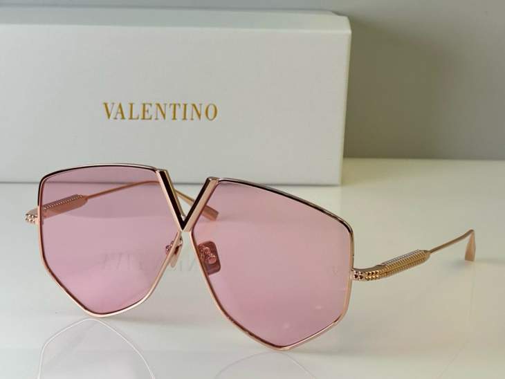 Picture of Valentino Sunglasses _SKUfw65111980fw